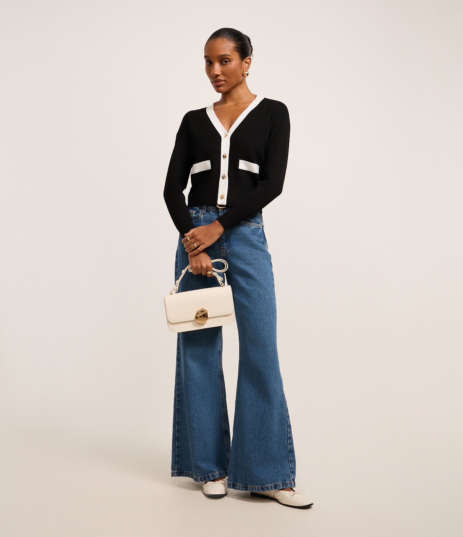 Caridgan em Tricô com Botões de Metal e Bolso Fake Contrastantes Preto 3