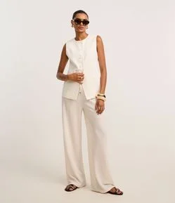 Calça Wide Leg com Textura e Elástico na Cintura