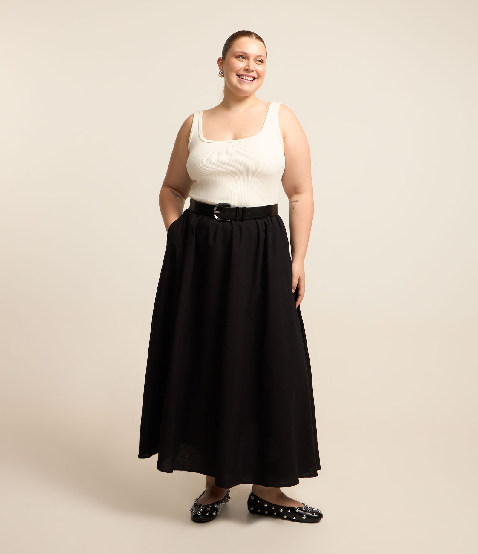 Vestido sem Manga em Ribana com Saia Plana Preto 2