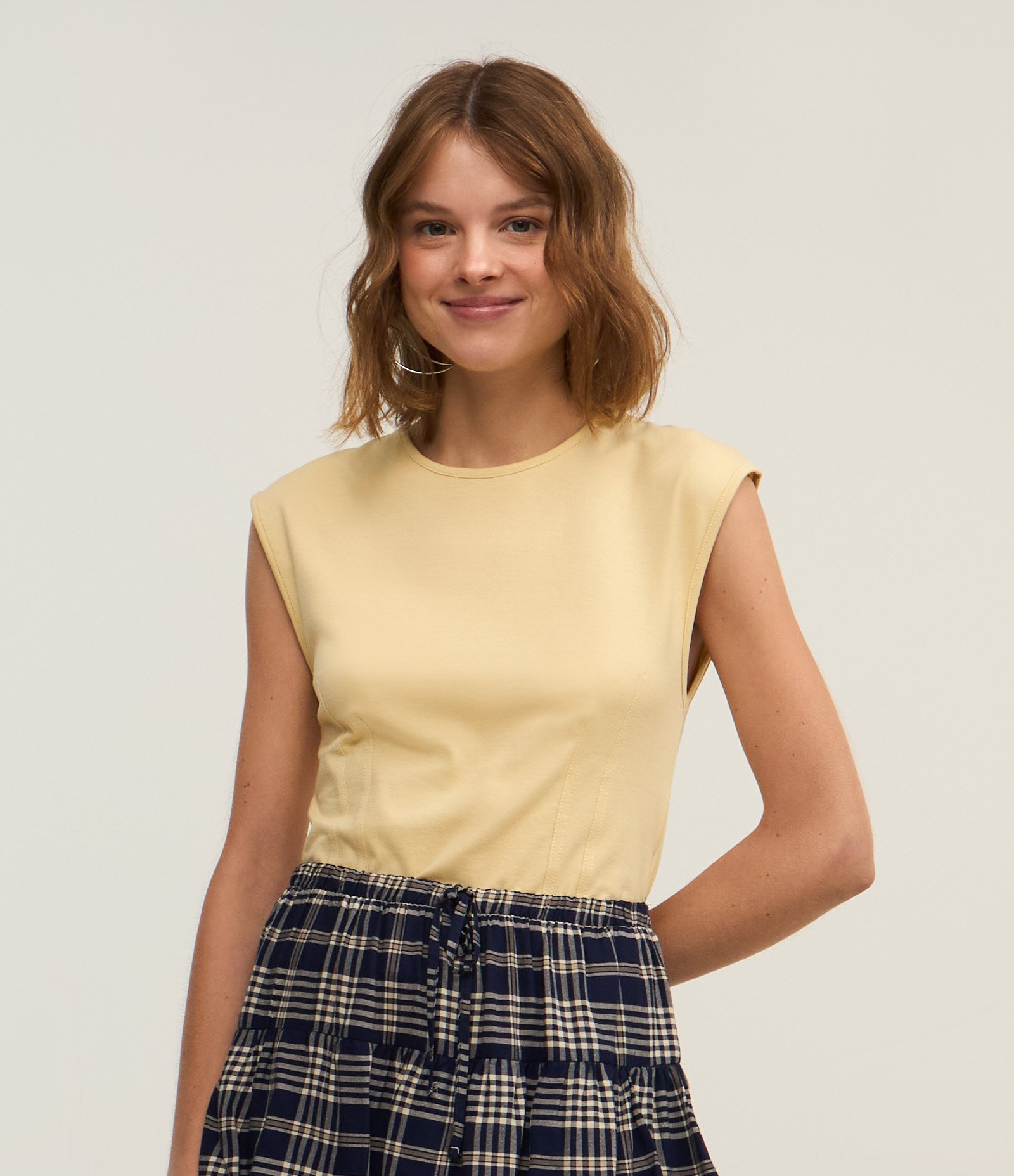 Blusa Sem Manga em Algodão com Pregas Amarelo 1