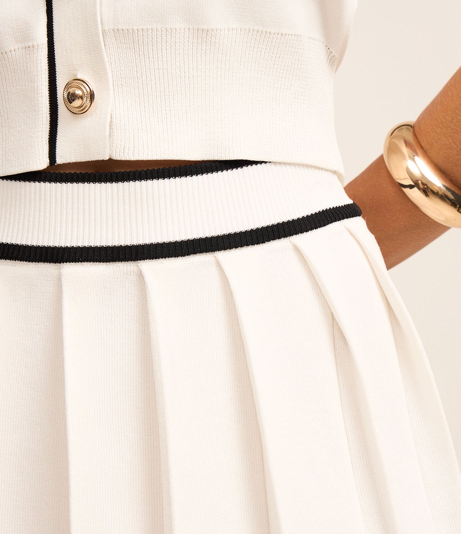 Saia em Tricô com Efeito Plissado e Contraste Branco 4