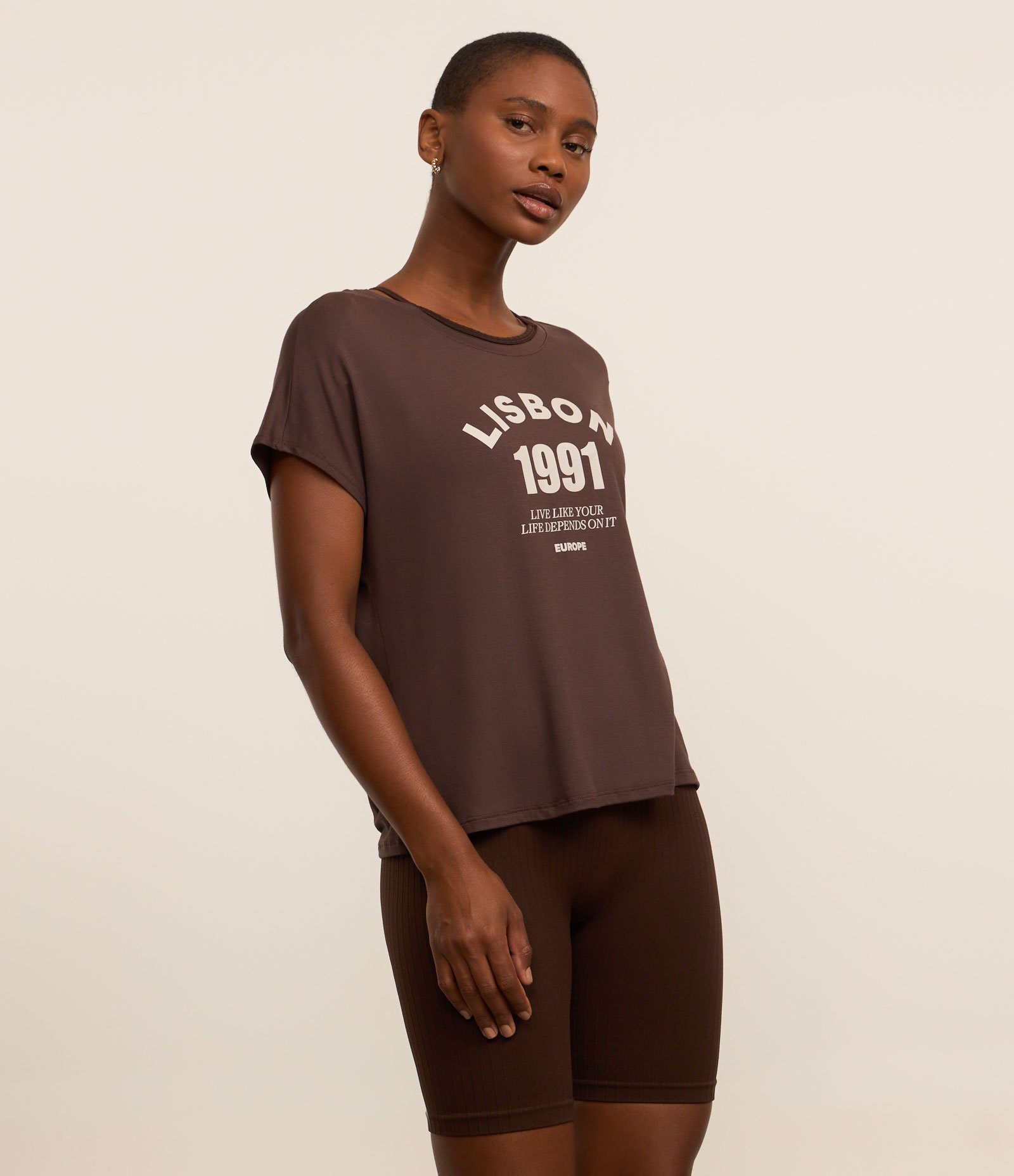 Camiseta em Viscose com Estampa Lisbon 1991 Marrom 2