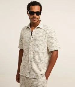 Camisa em Tweed com Textura e Listras Abstratas