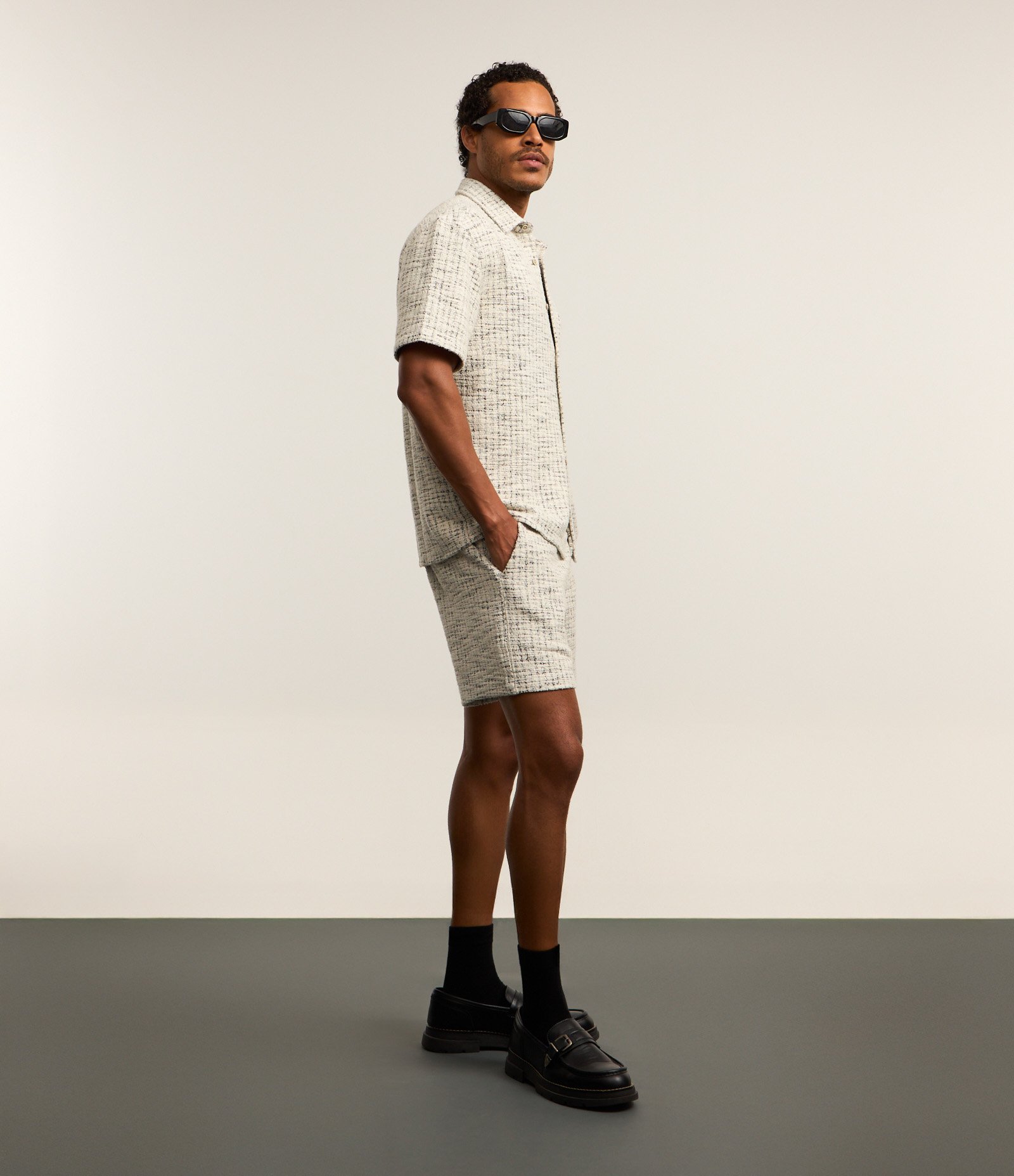 Bermuda em Tweed com Cordão Off Wite/ Preto 1