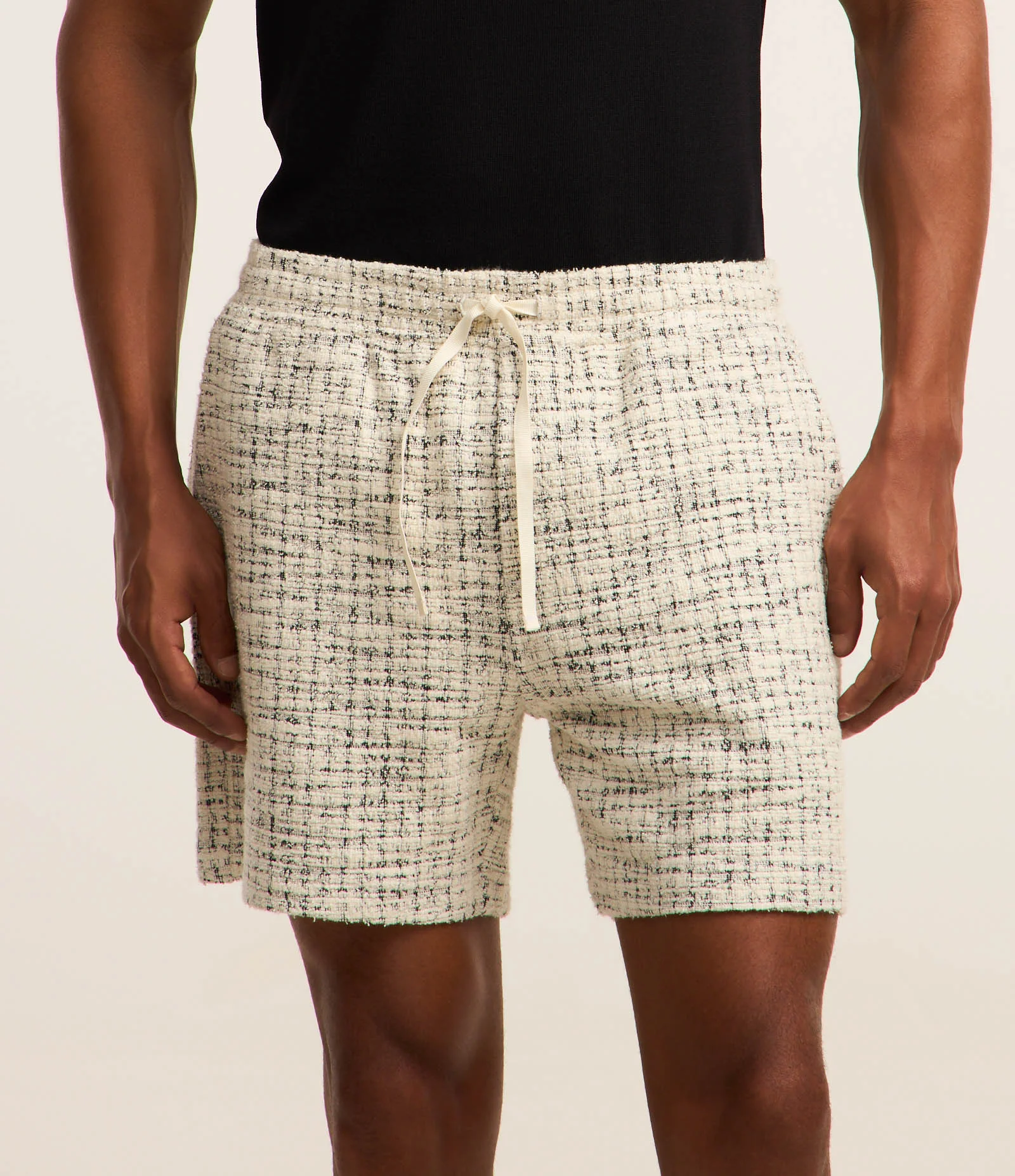 Bermuda em Tweed com Cordão Off Wite/ Preto 2