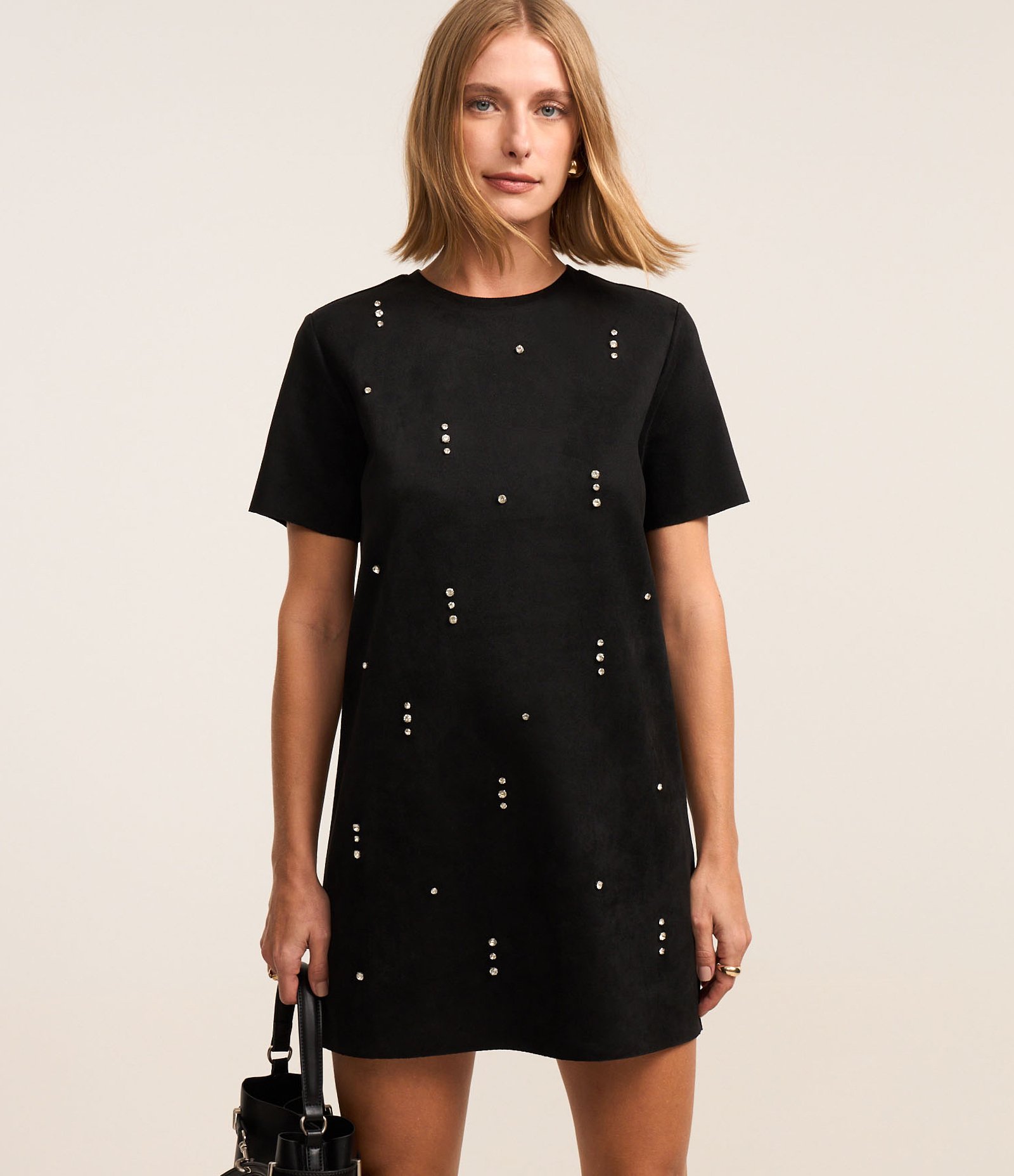 Vestido Reto T-Shirt em Suede com Pedrarias de Strass Preto 1