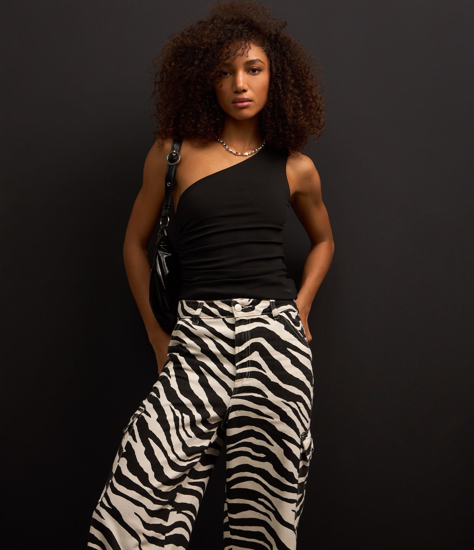 Blusa Ombro Único em Bengaline com Detalhe Drapeado Alongado Preto 4