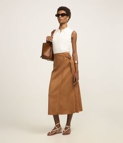 Saia Midi em Malha Suede com Detalhe Fivela Lateral