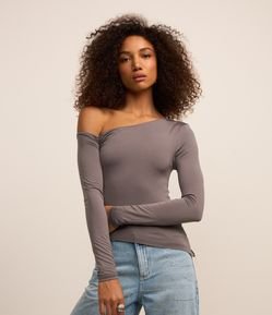 Blusa com Decote Assimétrico Detalhe Drapeado na Cava e Manga Longa