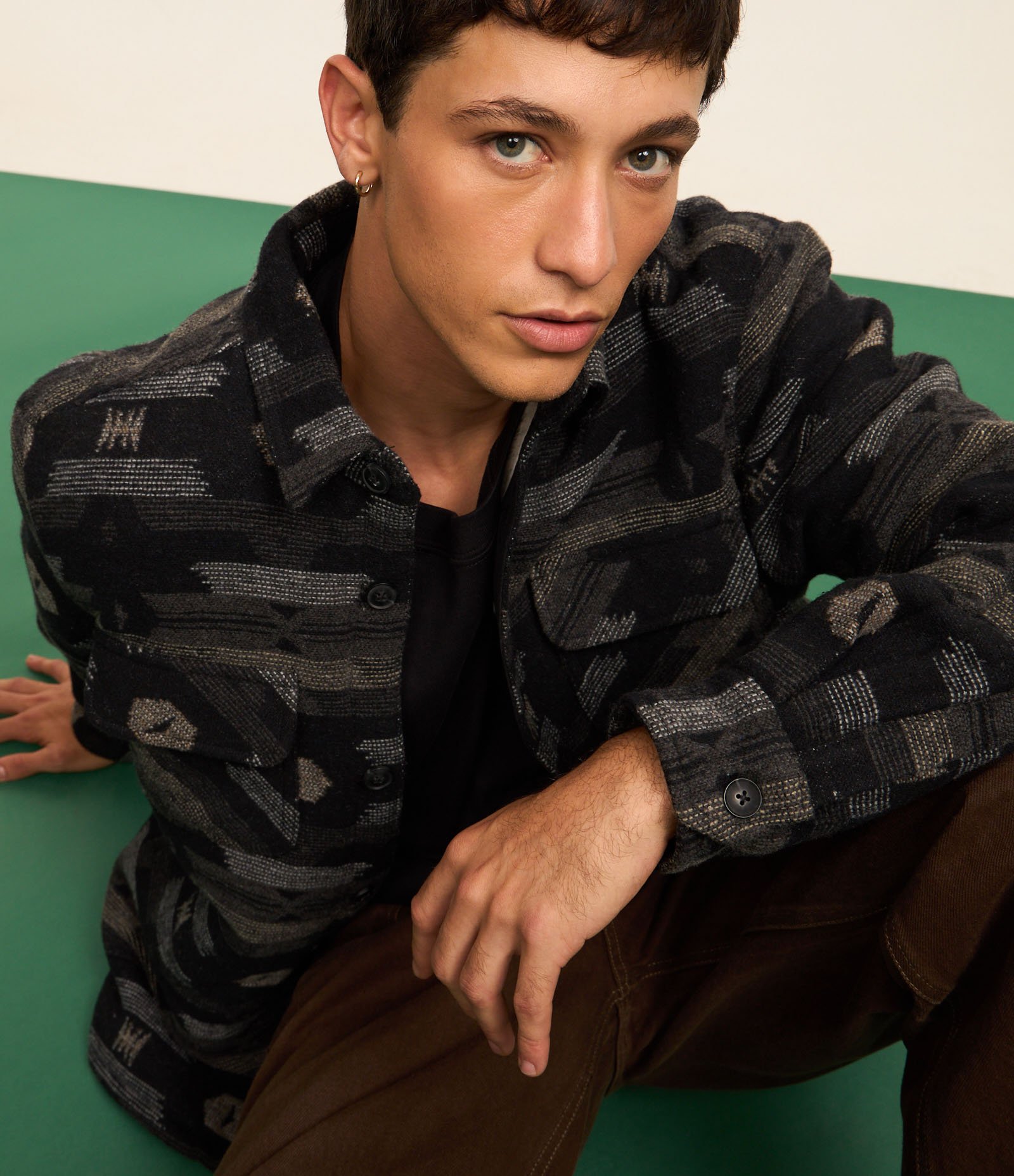 Jaqueta Oversized em Sherpa com Estampa Étnica Cinza 7