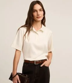 Camisa com Efeito Acetinado e Gola Polo