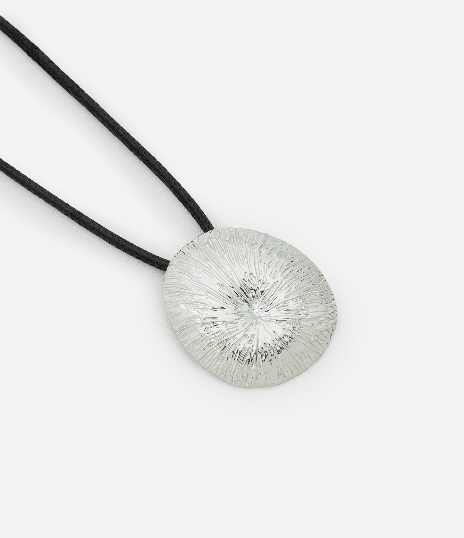 Colar Longo Cordão Encerado e Pingente Oval com Textura Prata 1