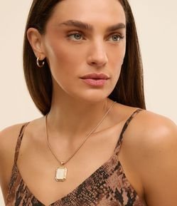 Conjunto de Colar com Pingente Retângular e Brinco Argola