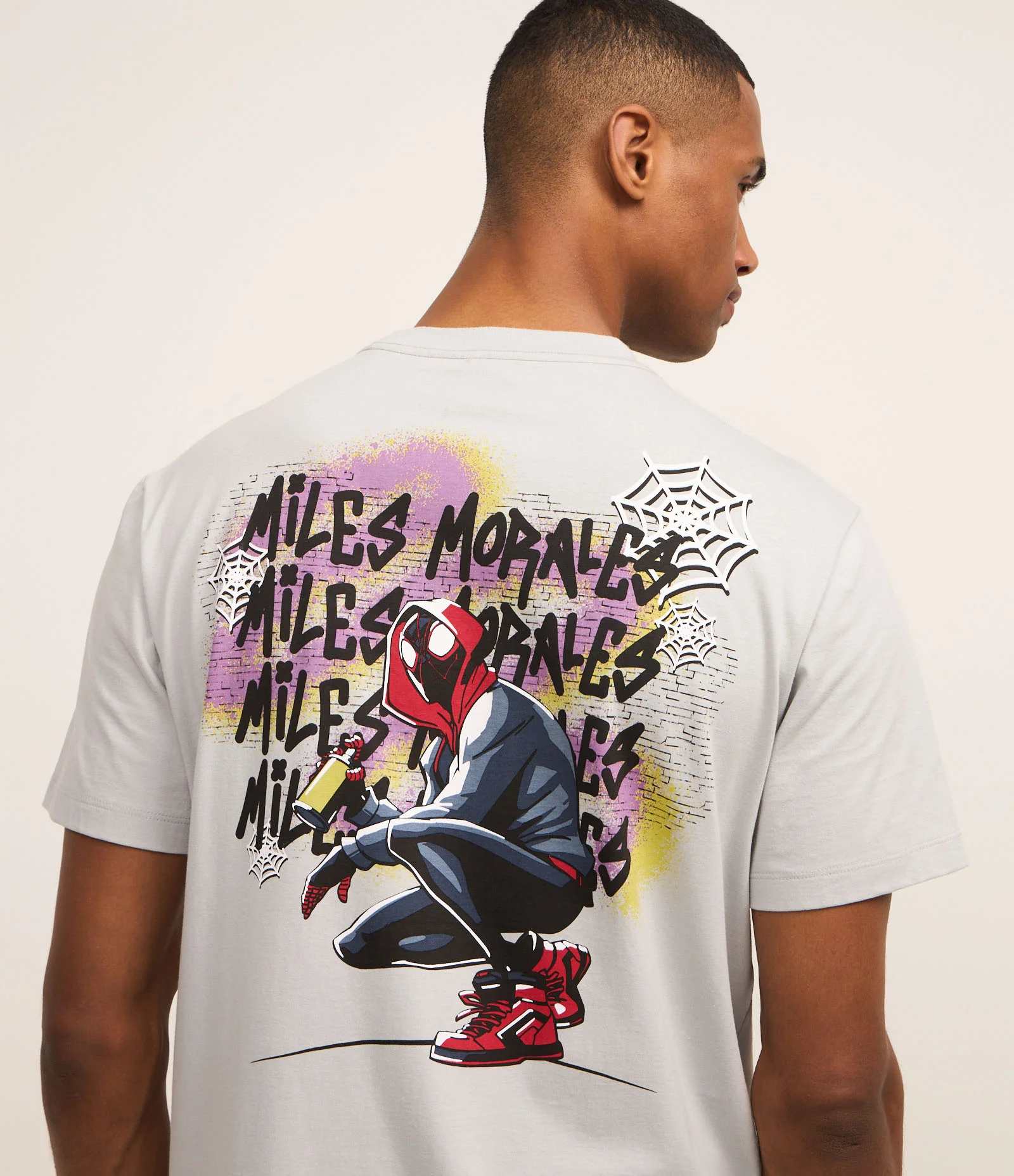 Camiseta Comfort em Algodão com Estampa Homem Aranha Branco 1
