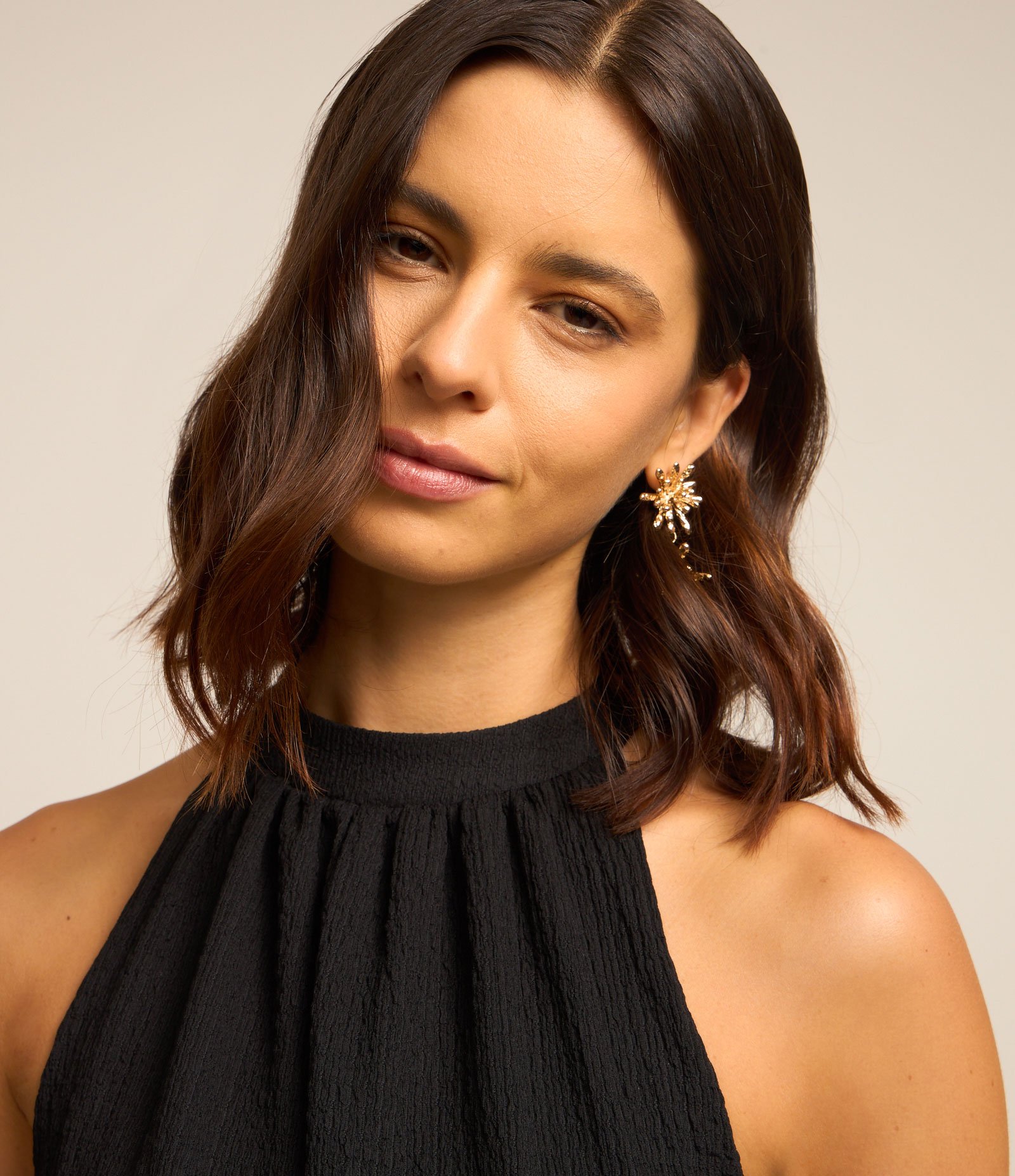 Vestido Sem Manga em Tecido com Decote Halter e Babados Preto 3