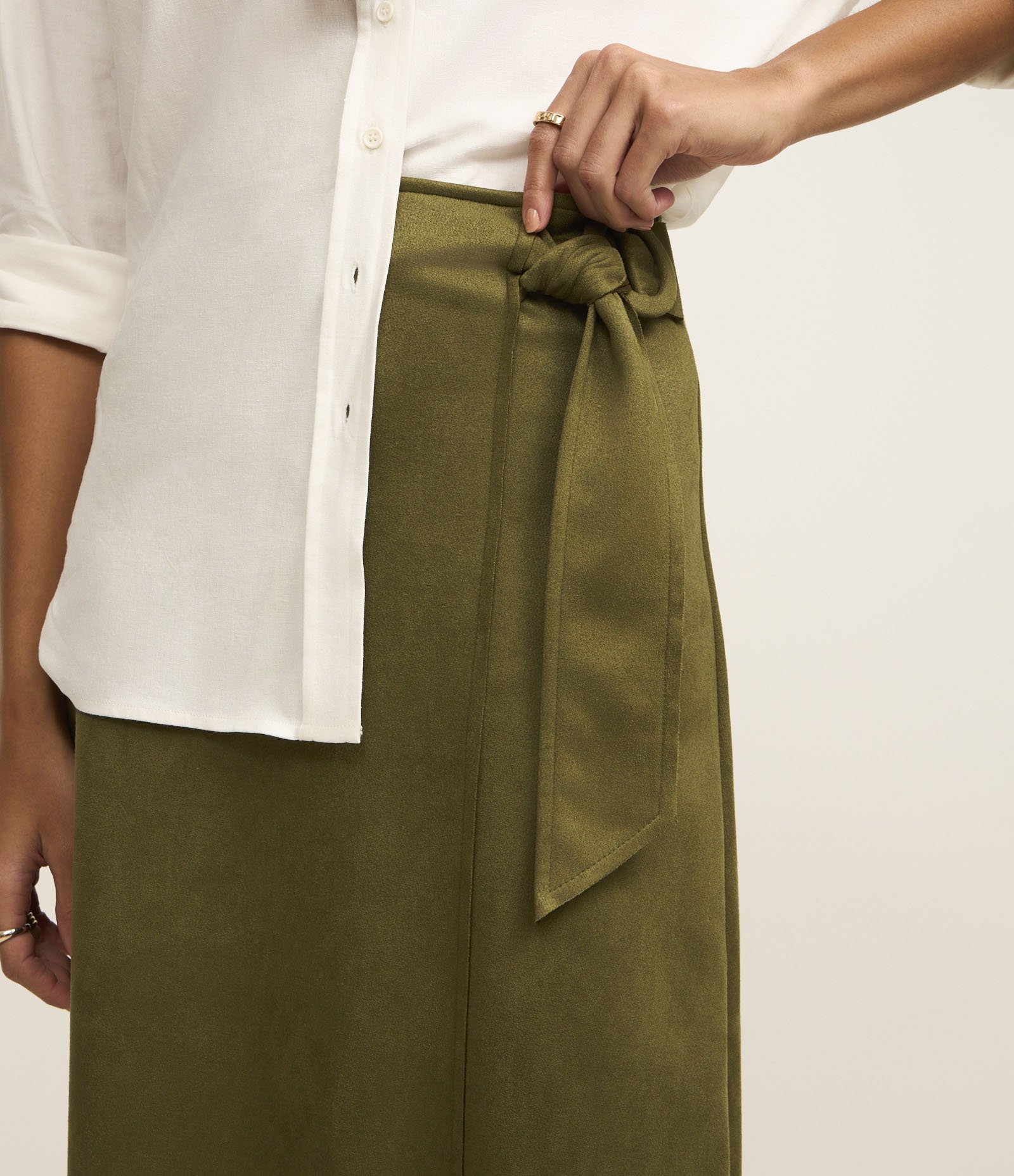 Saia Midi em Malha Suede com Detalhe Fivela Lateral Verde 3