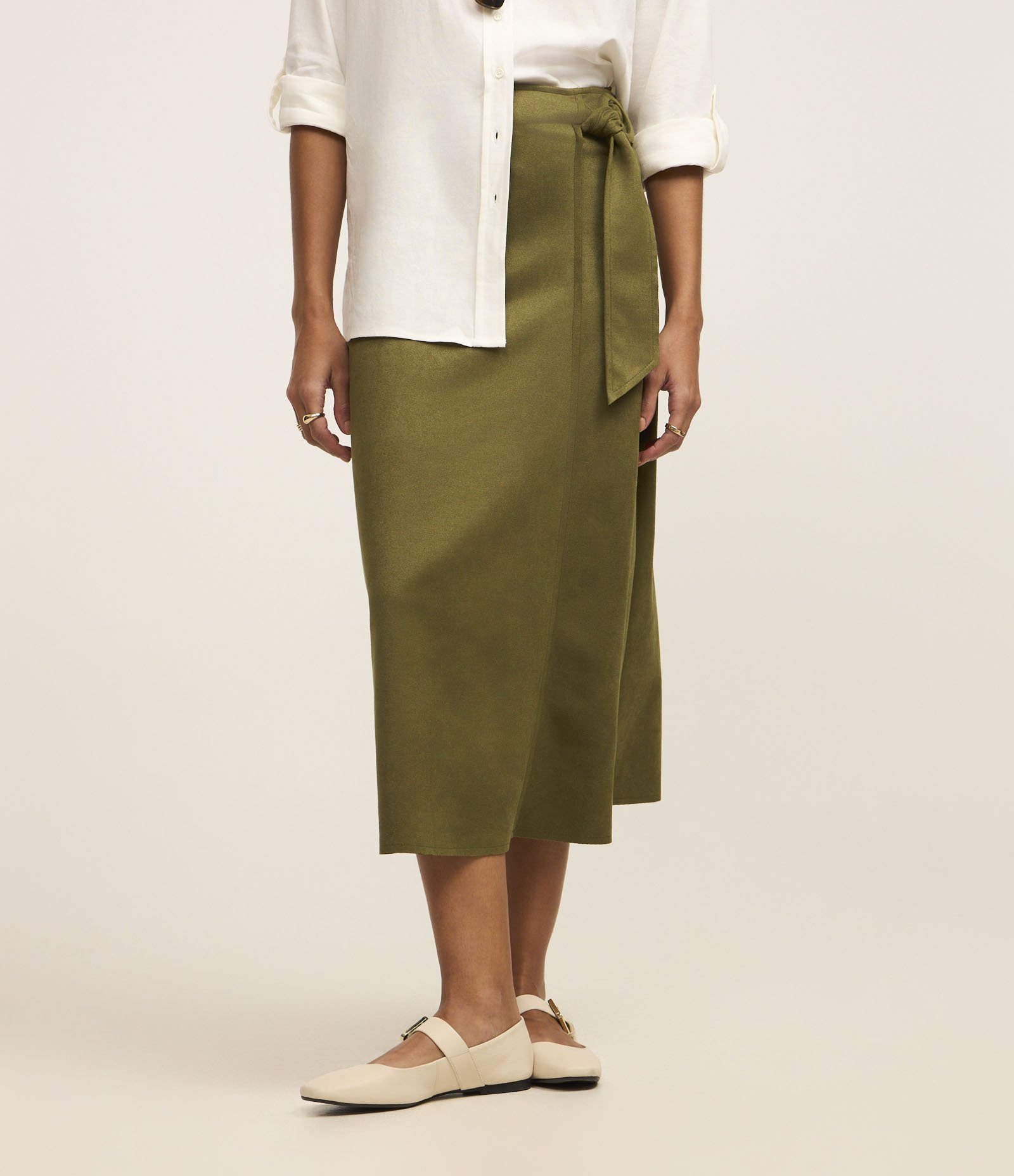 Saia Midi em Malha Suede com Detalhe Fivela Lateral Verde 4