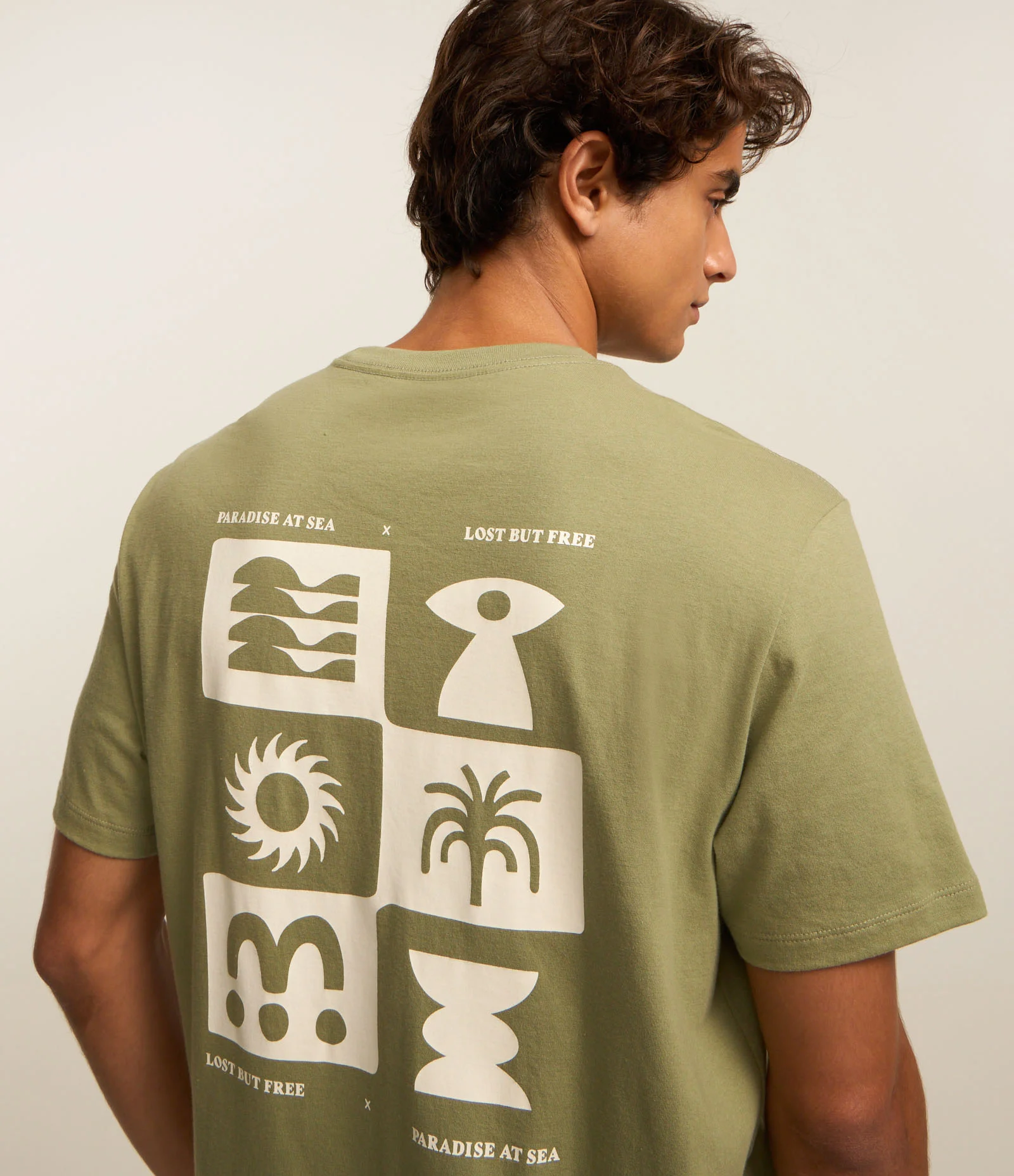 Camiseta Comfort em Algodão com Estampa Ícones em Quadrados Verde 1