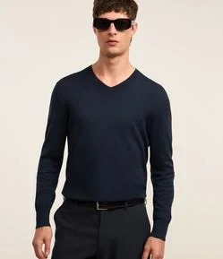 Suéter Básico em Viscose com Gola V