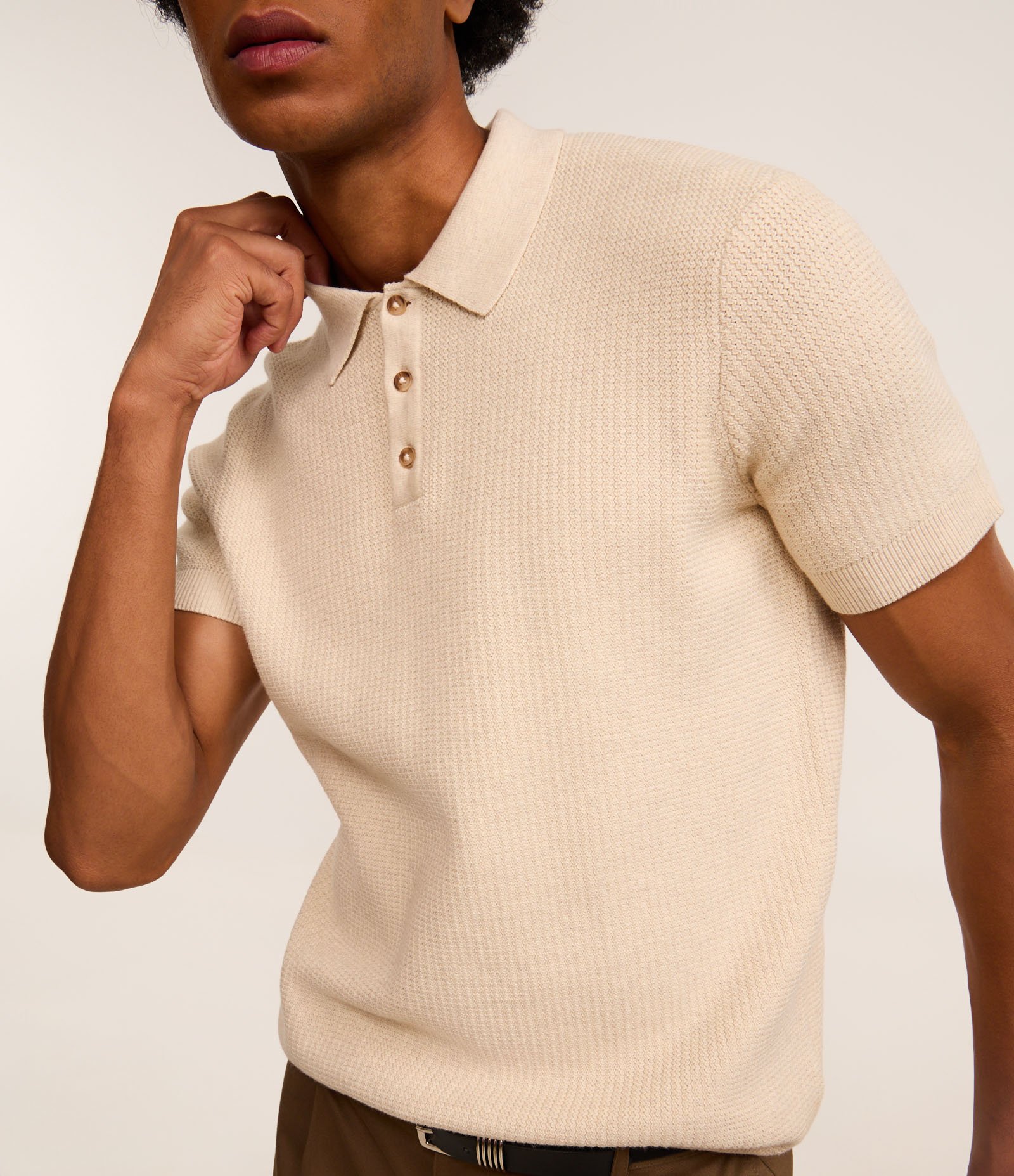 Camisa Polo Regular em Tricô com Botões Contrastantes Bege 4