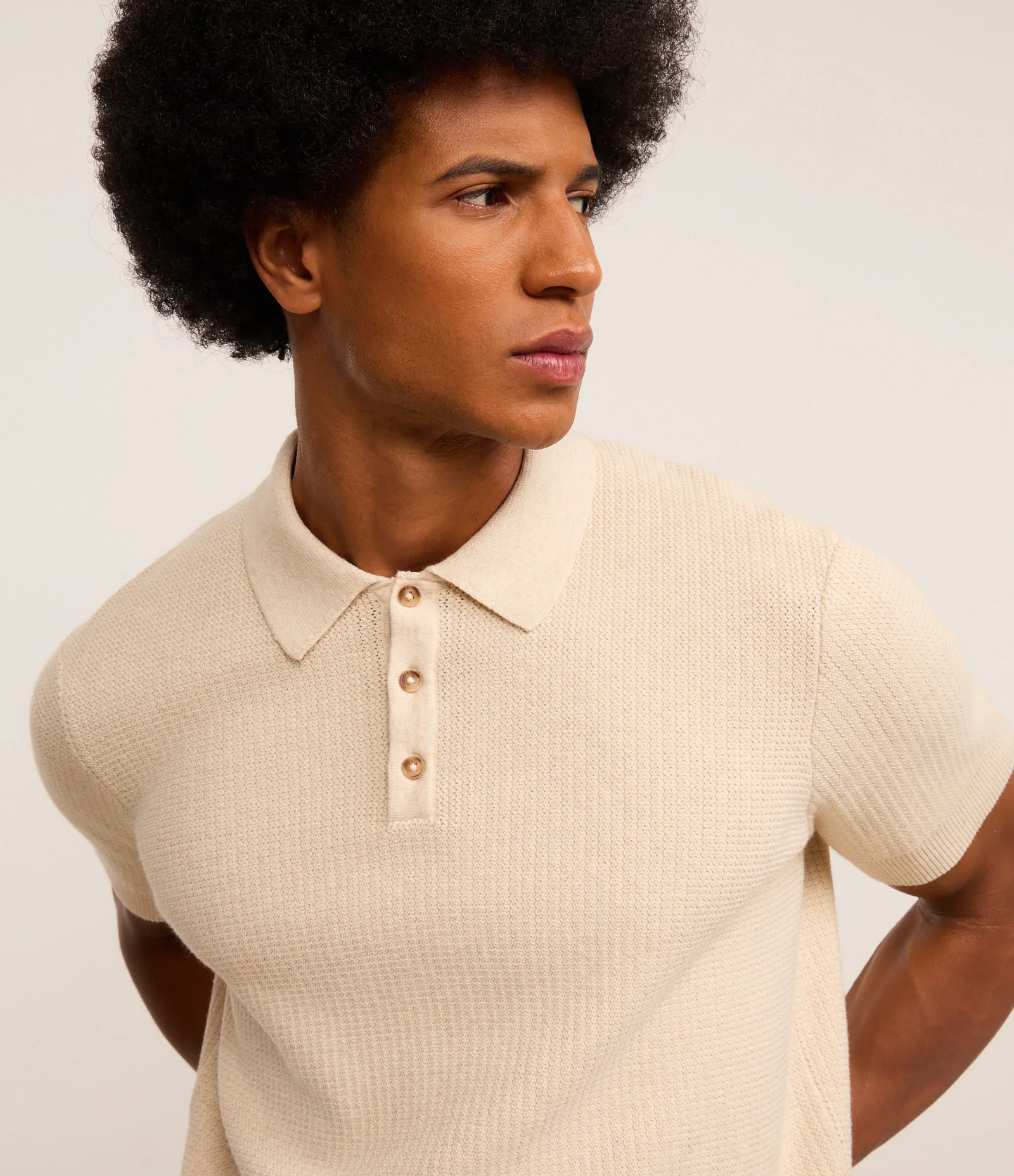 Camisa Polo Regular em Tricô com Botões Contrastantes Bege 6