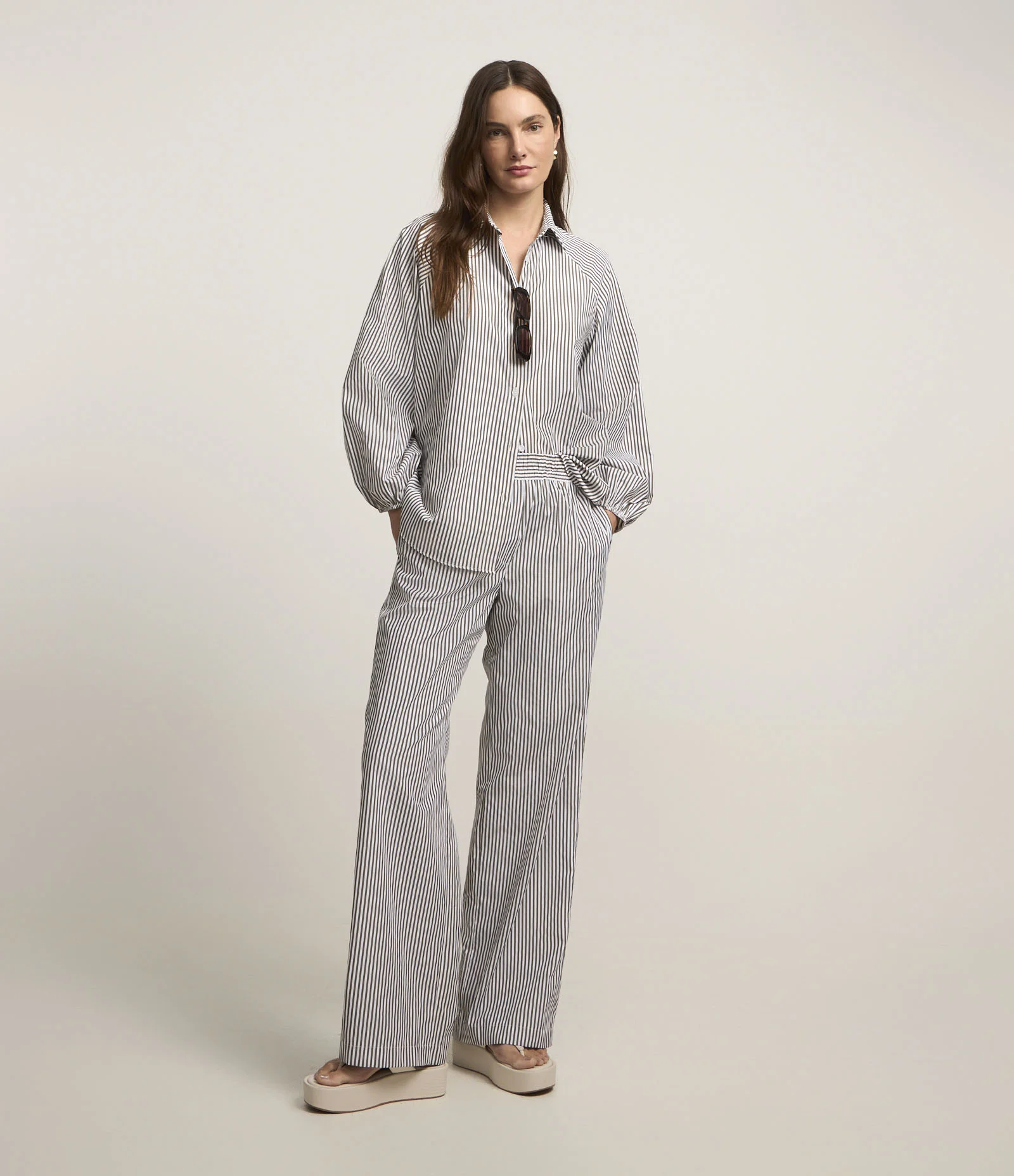 Calça Reta em Tricoline Listrada Cinza 1