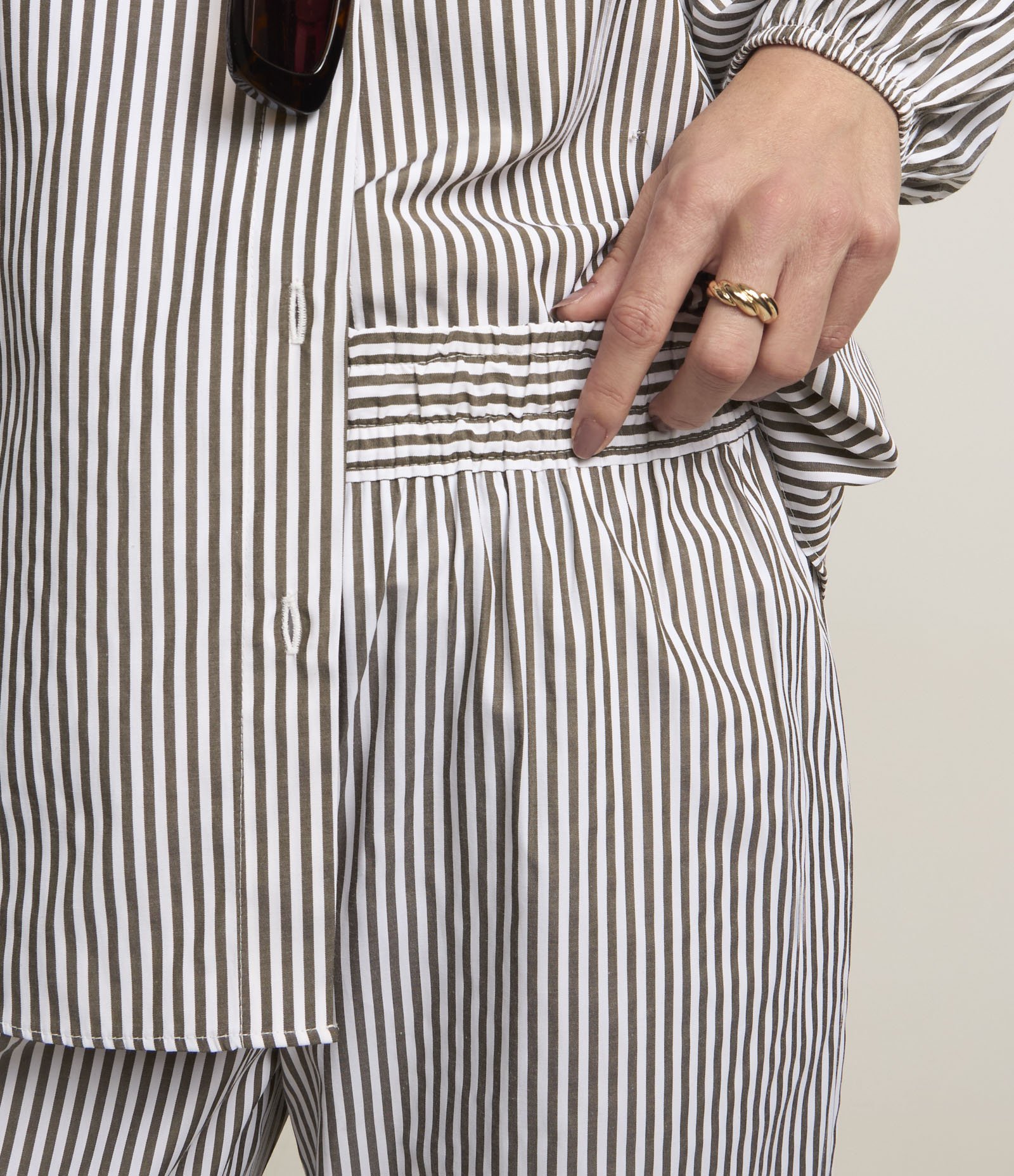 Calça Reta em Tricoline Listrada Cinza 4