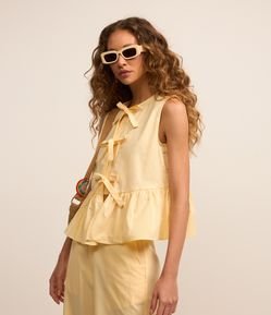 Blusa Peplum em Tricoline com Lacinhos Frontais