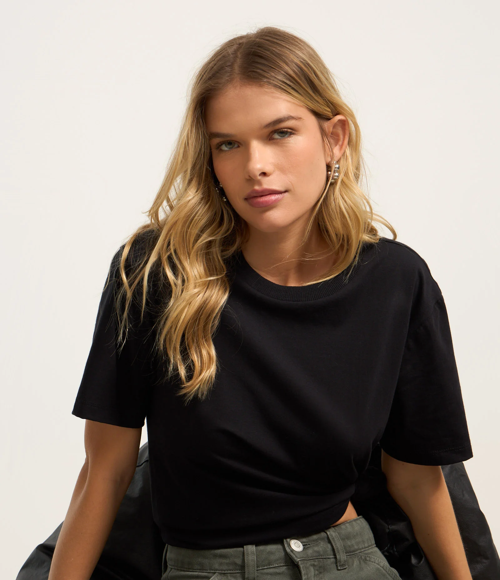 Camiseta Regular em Algodão com Manga Curta Preto 1