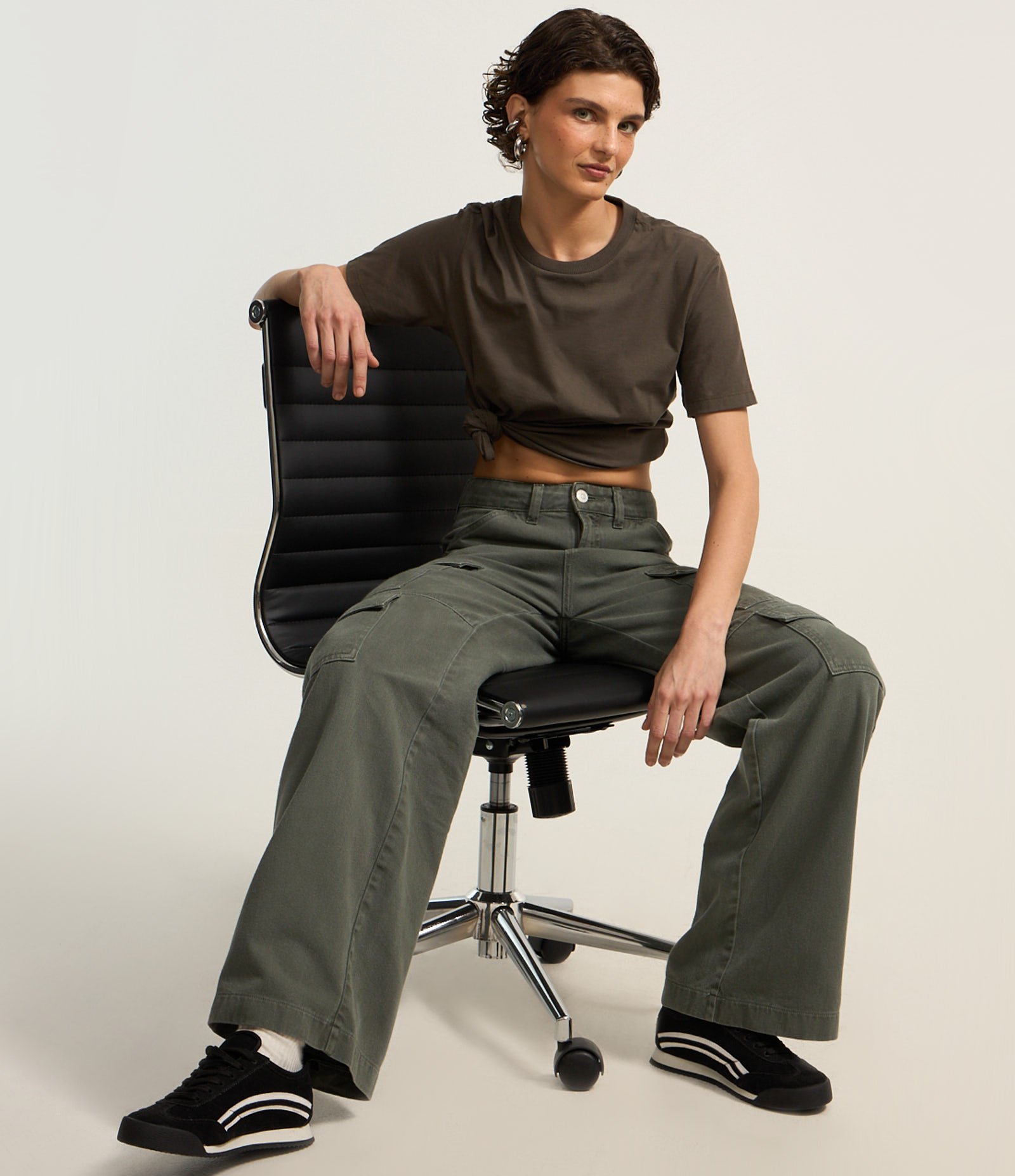 Camiseta Regular em Algodão com Manga Curta Marrom Escuro 2