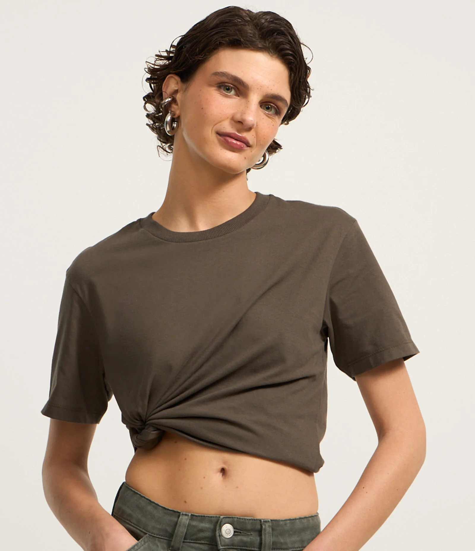 Camiseta Regular em Algodão com Manga Curta Marrom Escuro 3