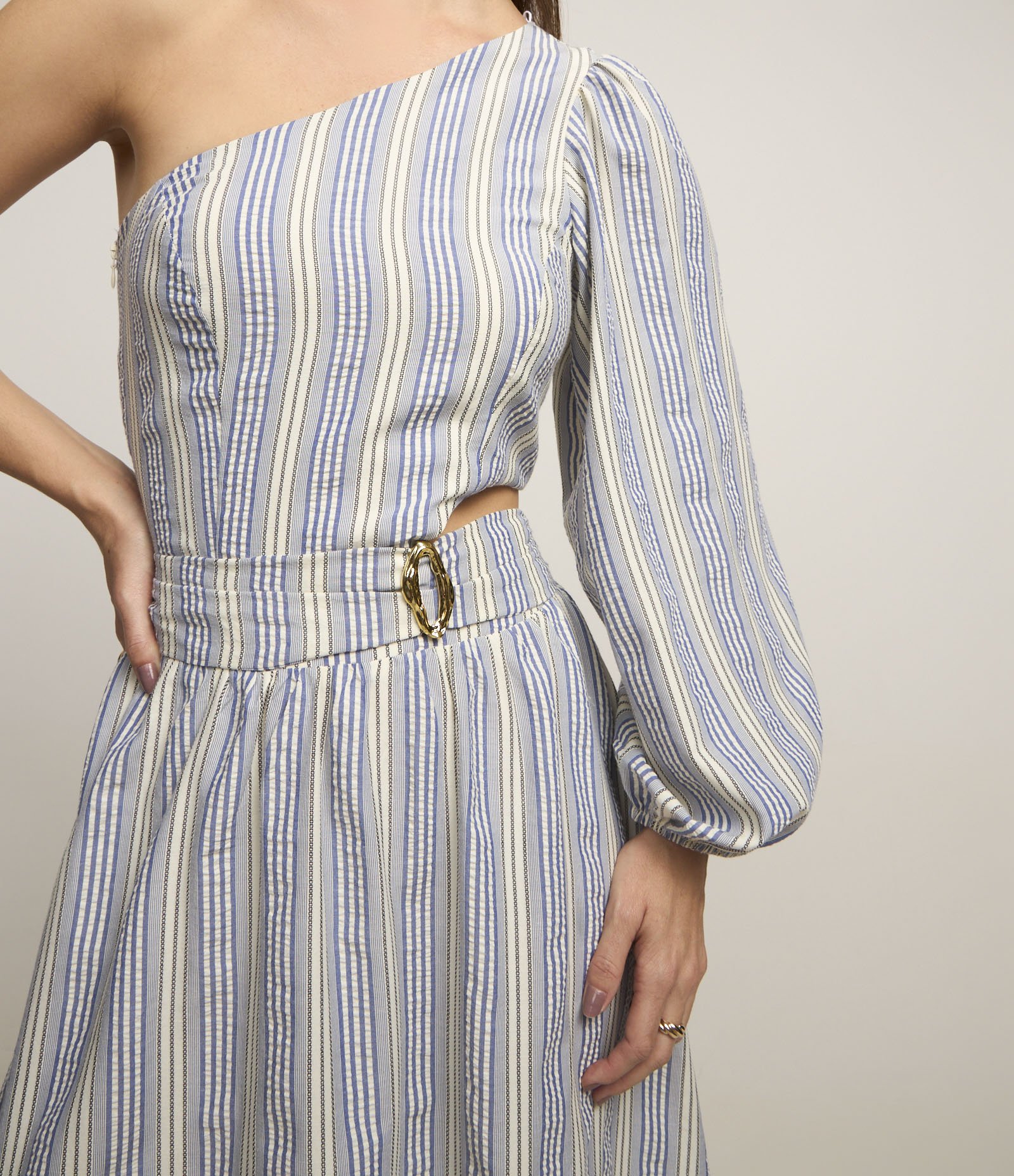 Vestido Ombro a Ombro em Tricoline Listrado com Vazado Azul 4
