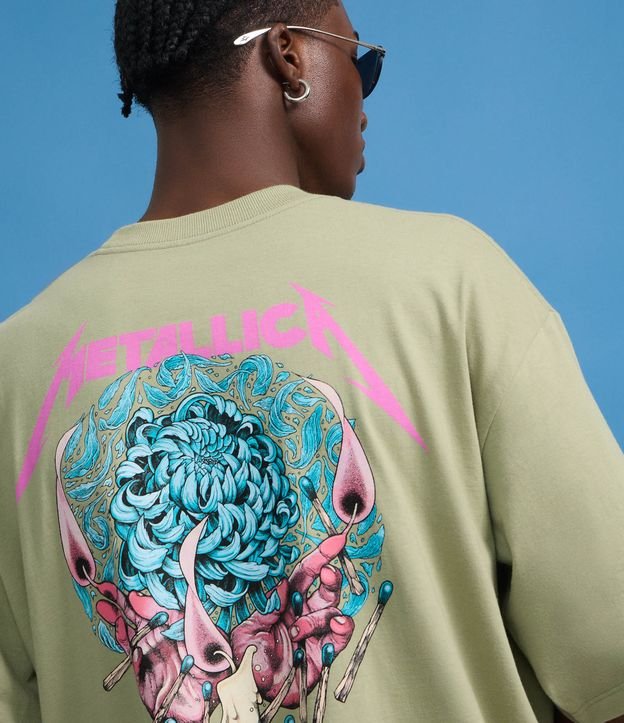 Camiseta Comfort em Algodão com Estampa de Caveira e Lettering Metallica