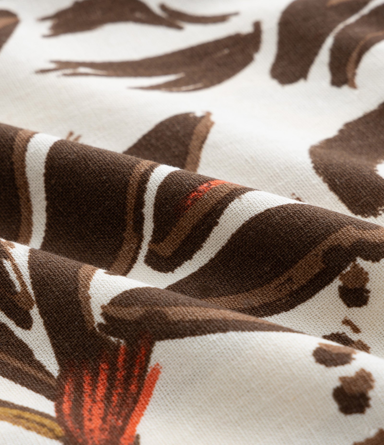 Short com Linho Estampa de Folhas e Cinto Curve & Plus Size Bege/Marrom 7