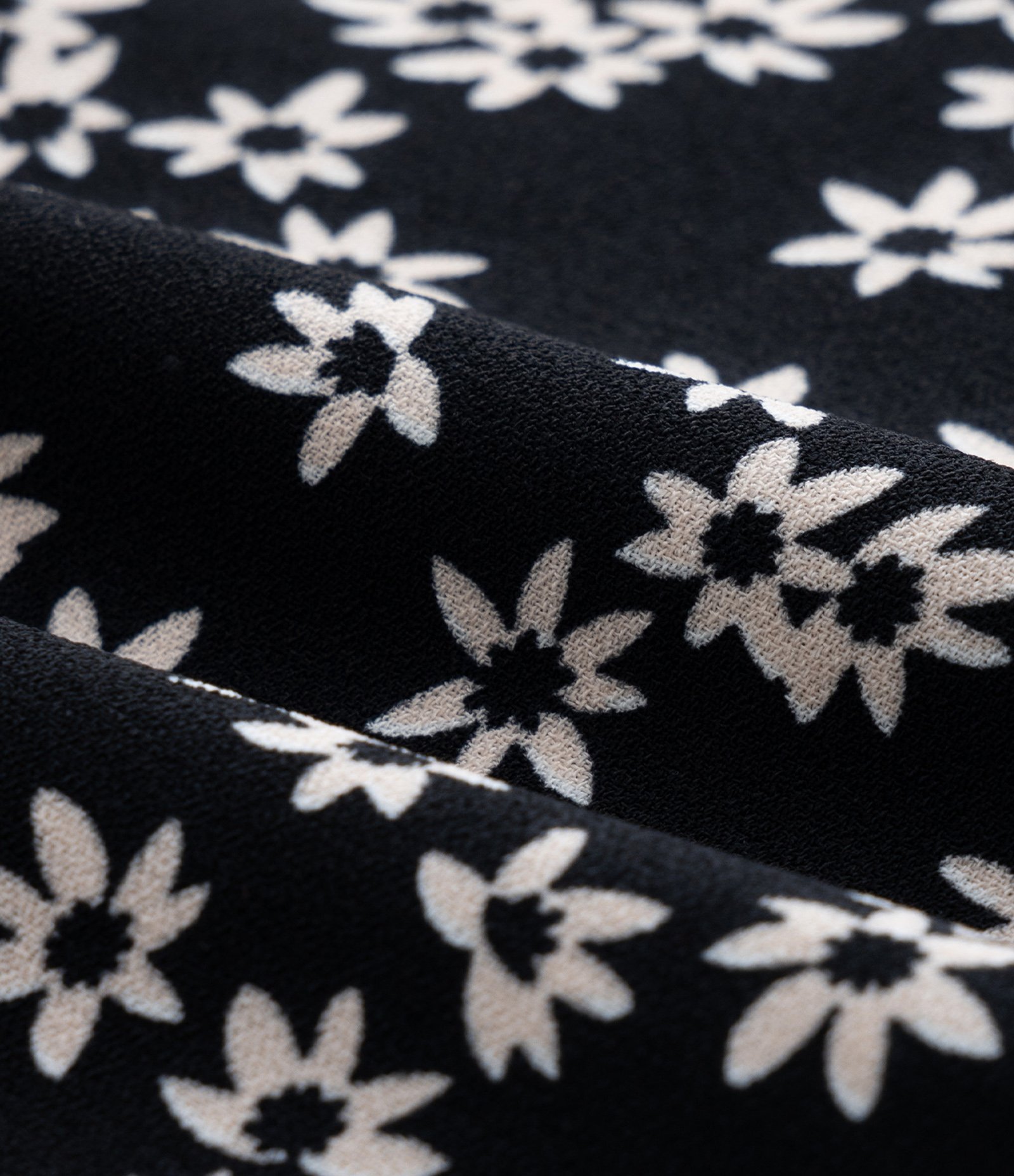 Saia em Crepe com Estampa Floral Liberty Curve & Plus Size Preto 7