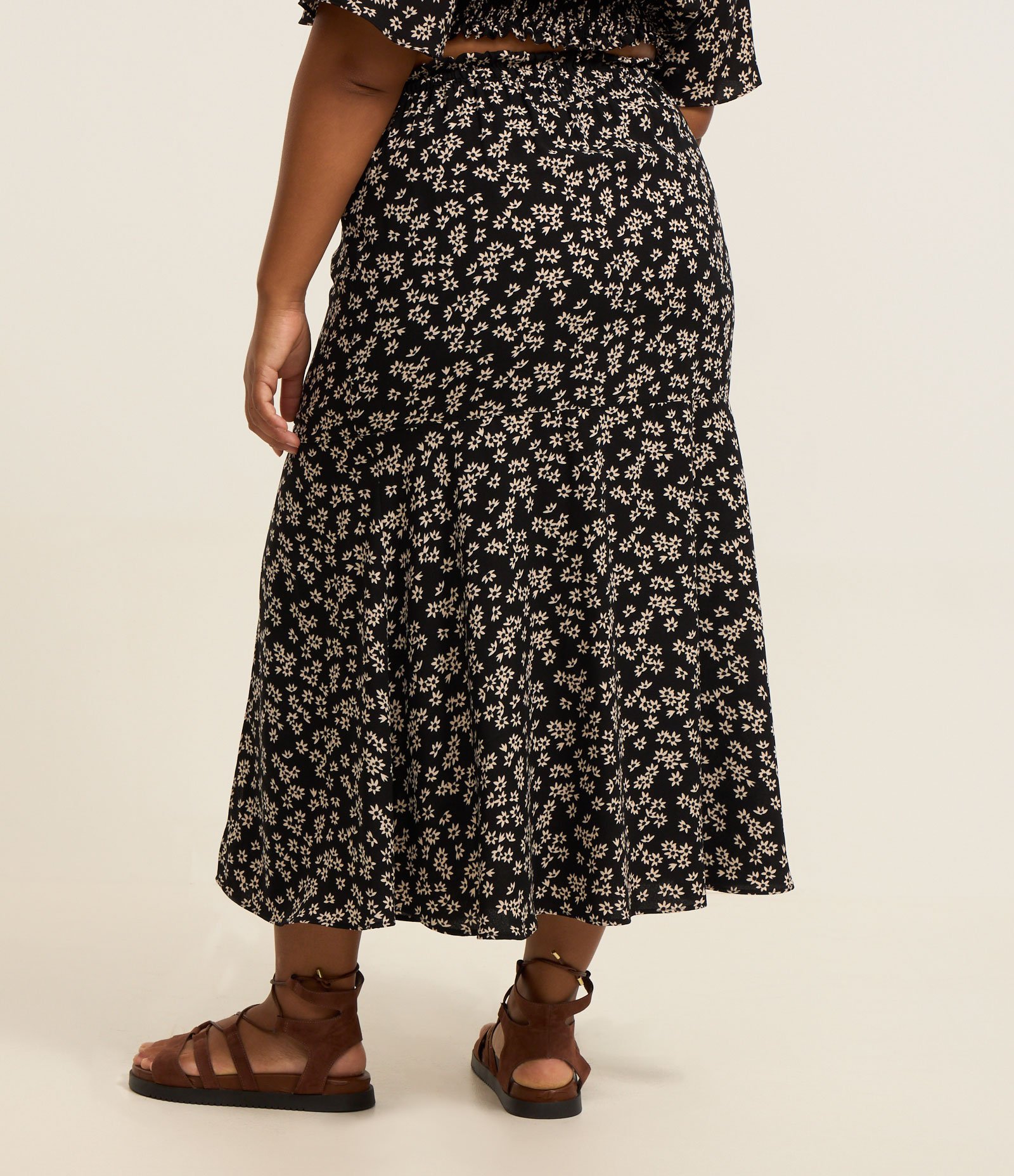Saia em Crepe com Estampa Floral Liberty Curve & Plus Size Preto 3