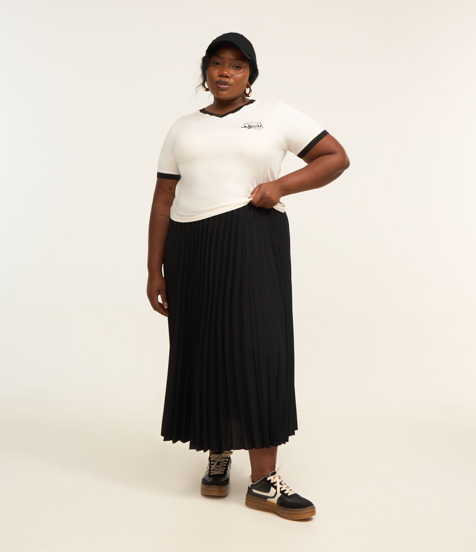 Saia Midi Plissada com Cós Elástico Curve & Plus Size Preto 1
