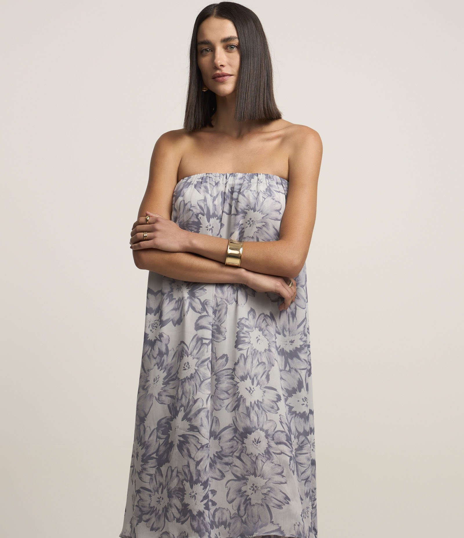 Vestido Tomara que Caia em Chiffon Floral com Camadas Cinza 2