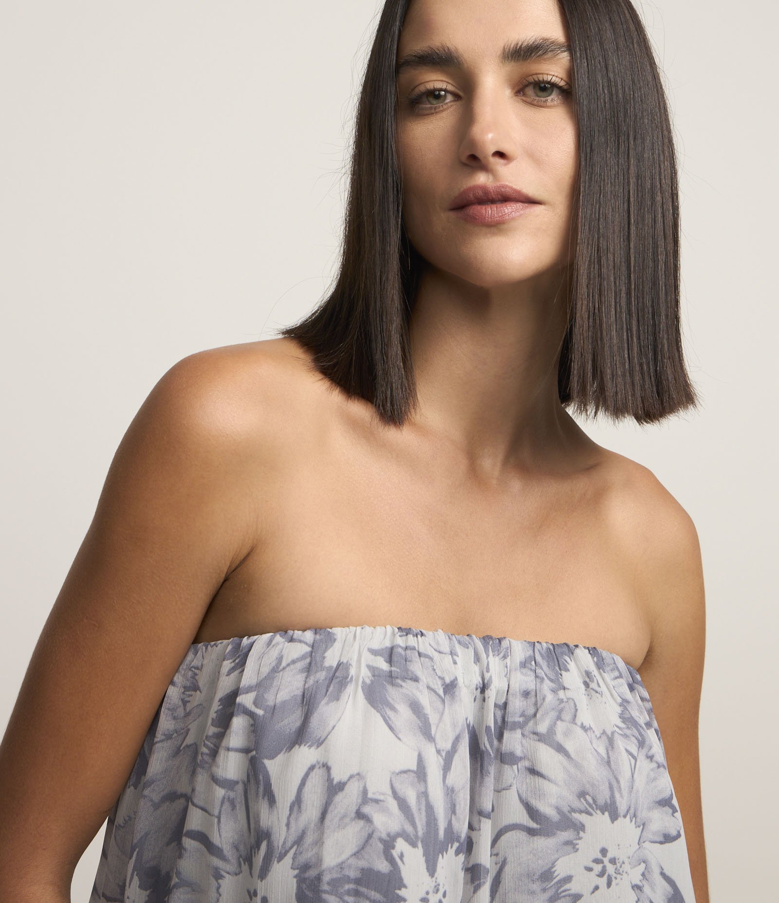 Vestido Tomara que Caia em Chiffon Floral com Camadas Cinza 3