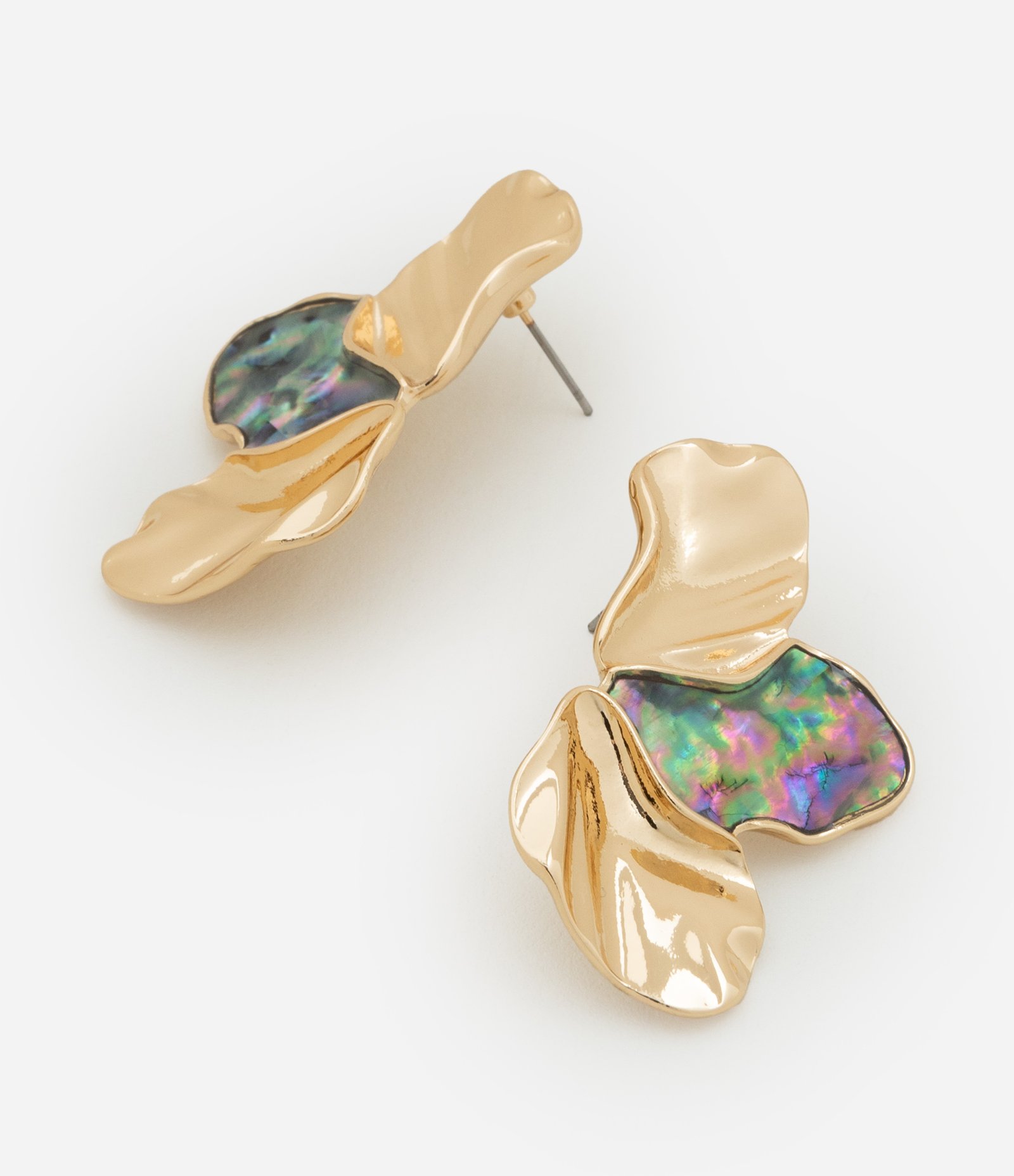Brinco Médio em Formato de Meia Flor com Efeito Furta Cor Dourado 3