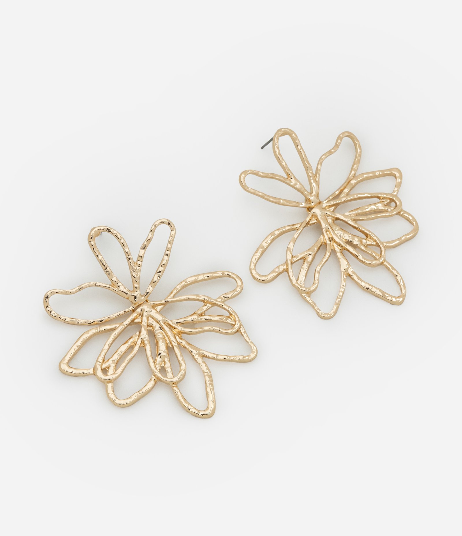 Maxi Brinco Floral em Metal Martelado Dourado 1