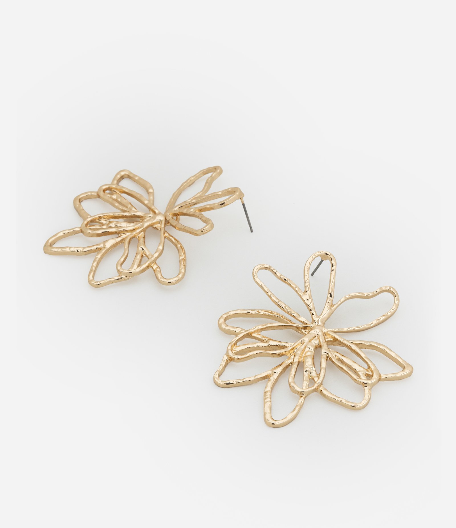 Maxi Brinco Floral em Metal Martelado Dourado 2