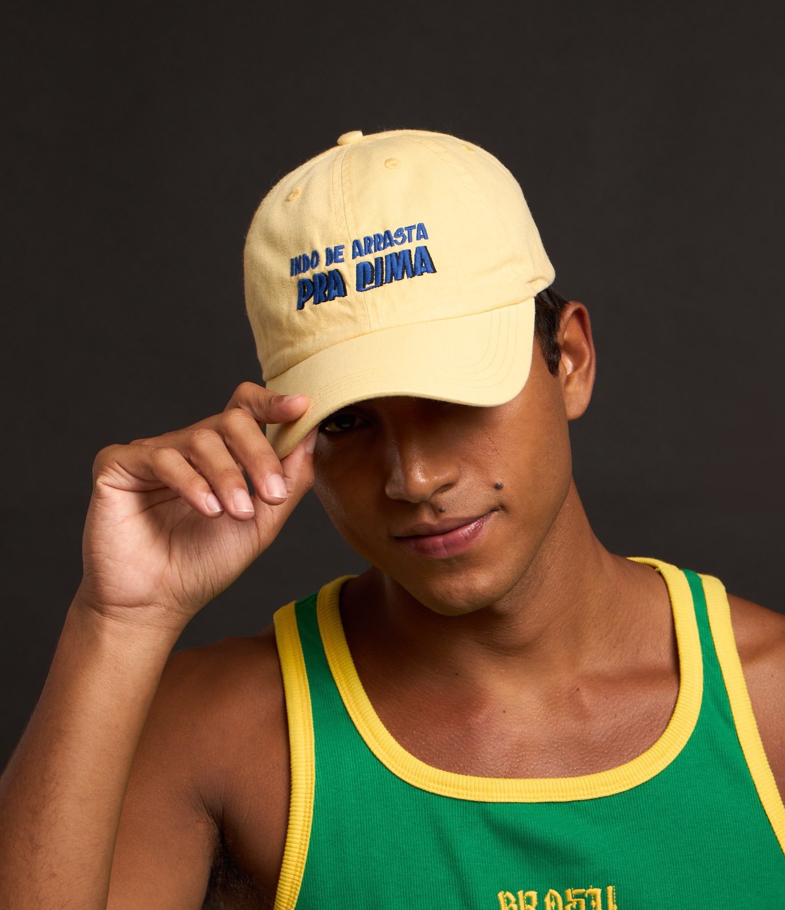 Boné em Sarja com Estampa Bordada Indo de Arrasta Pra Cima Amarelo 6