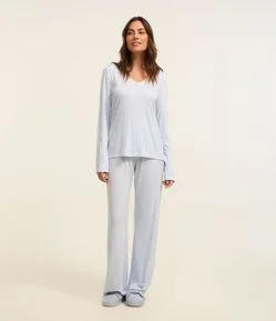 Pijama Longo em Viscolycra com Renda na Gola V
