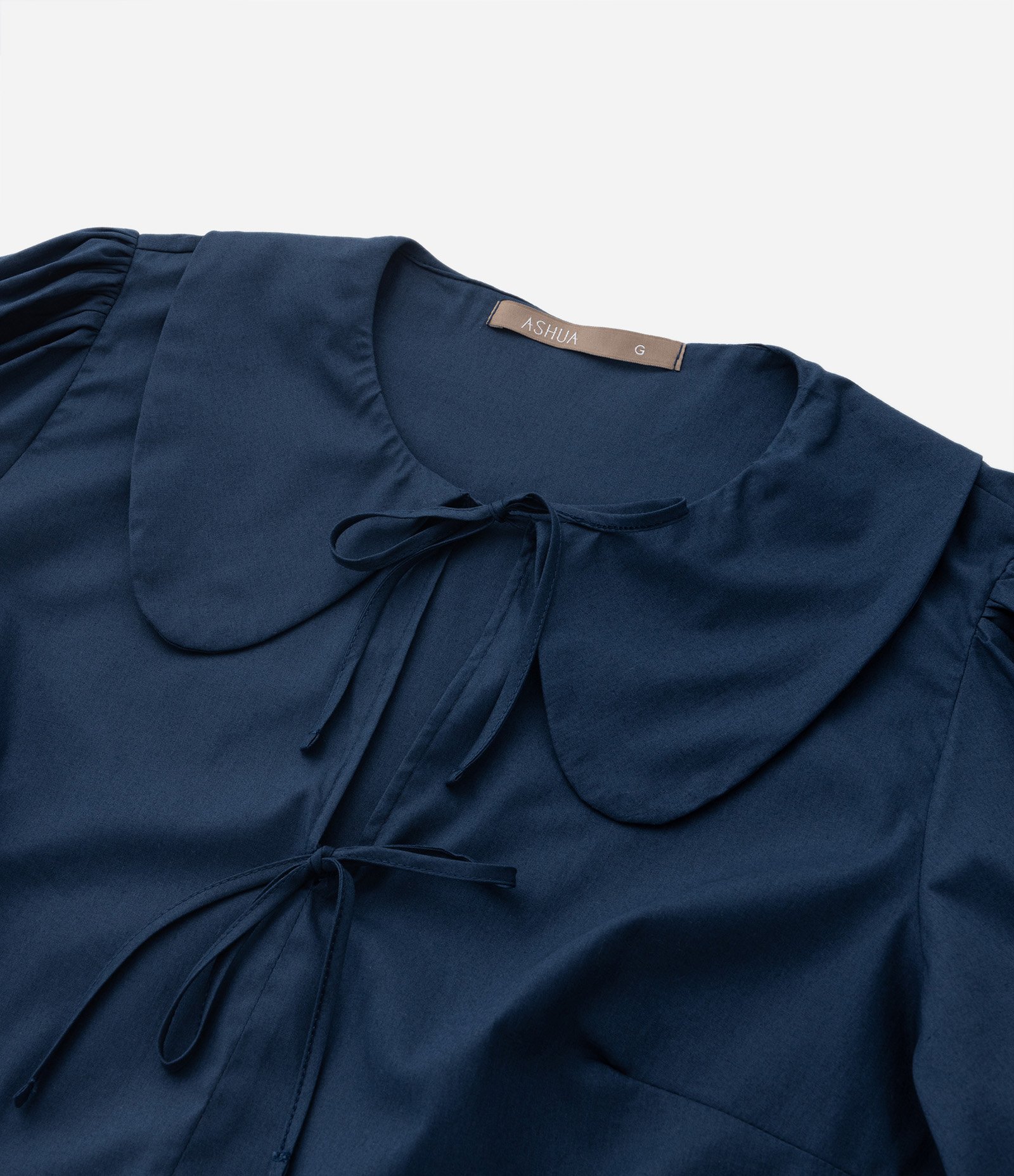 Blusa em Tricoline com Gola Boneca e Laços Curve & Plus Size 8