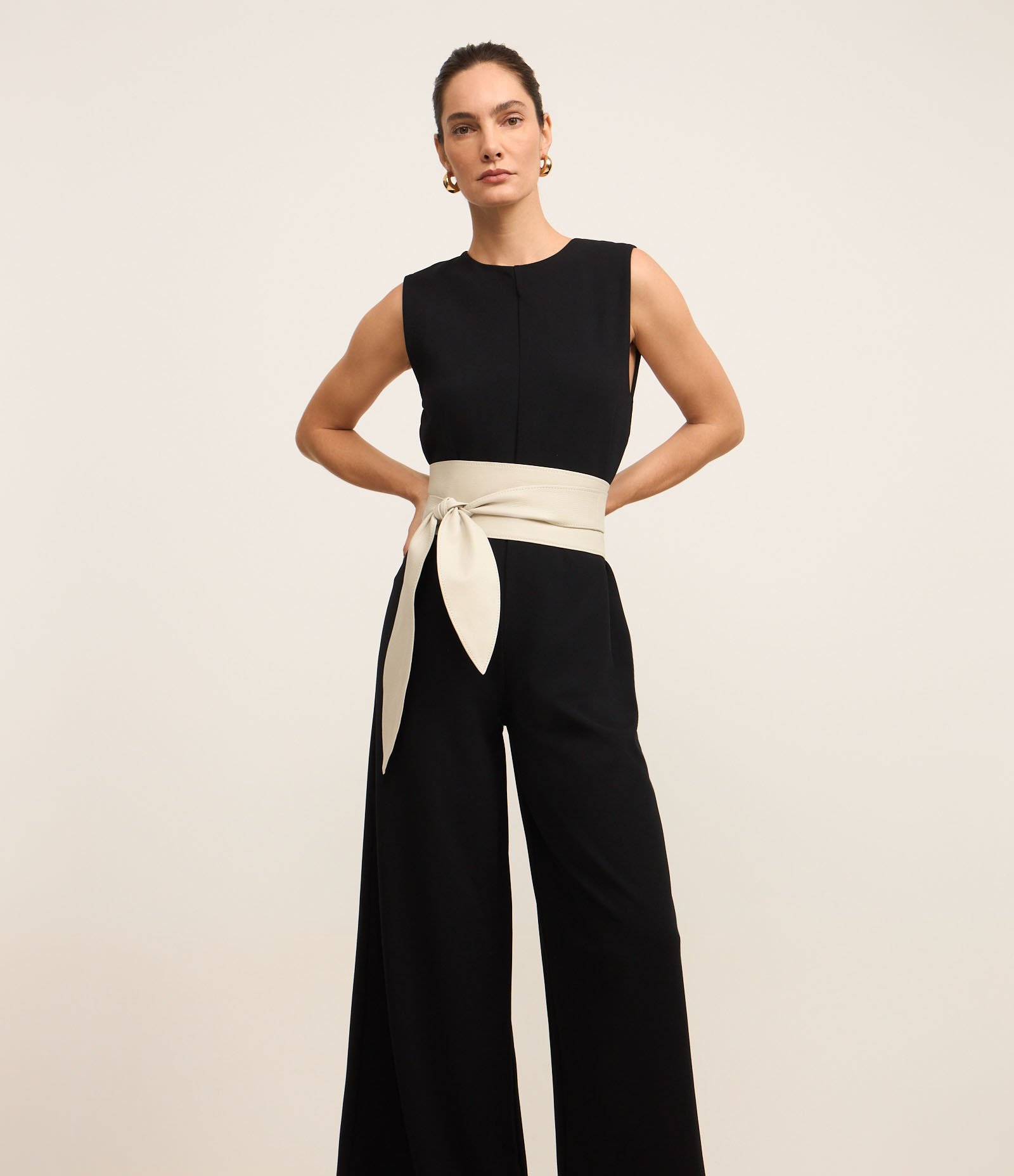 Macacão Pantalona em Crepe com Abertura nas Costas Preto 1