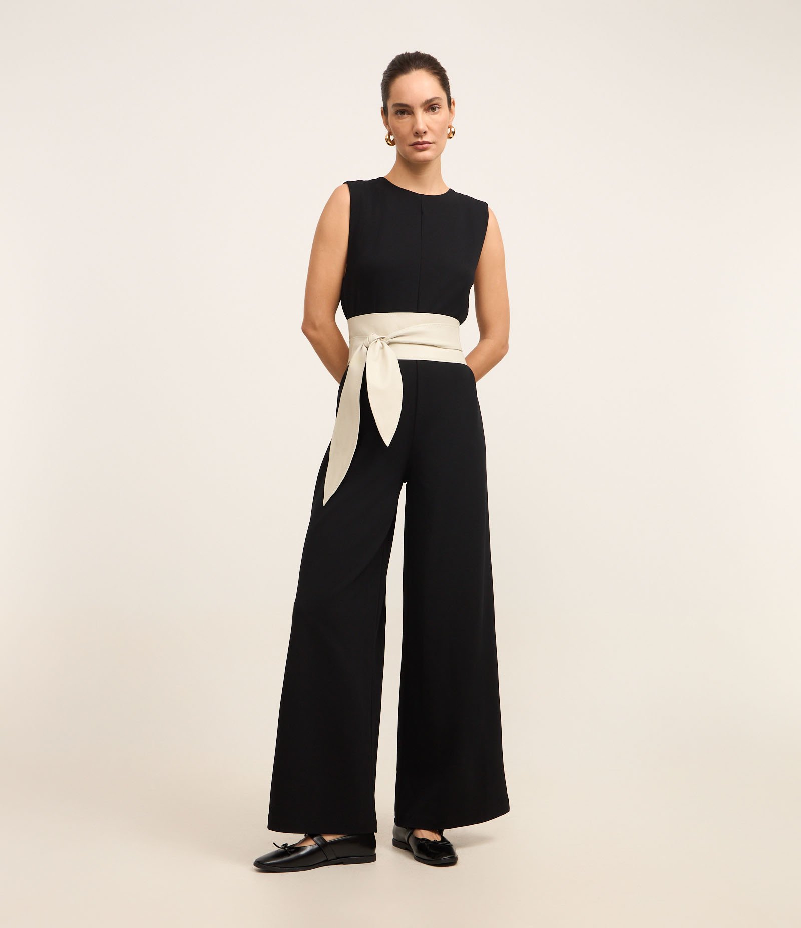 Macacão Pantalona em Crepe com Abertura nas Costas Preto 2