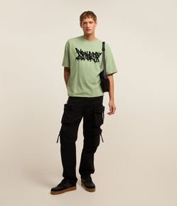 Calça em Sarja com Múltiplos Bolsos