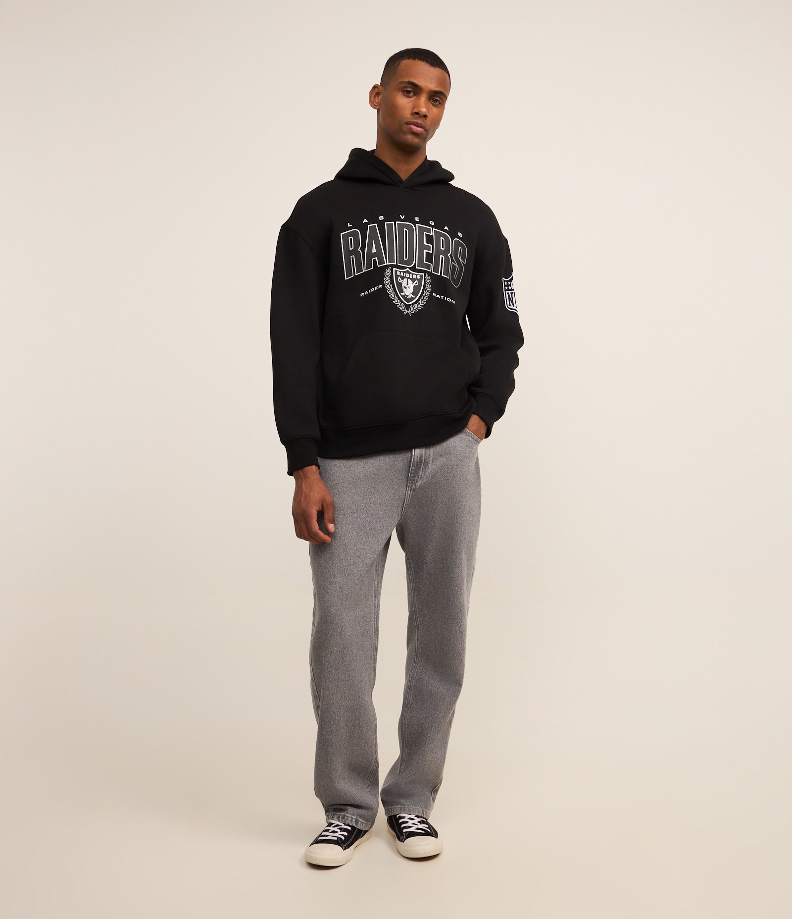 Blusão Relaxed em Fleece com Estampa NFL Raiders Preto 2