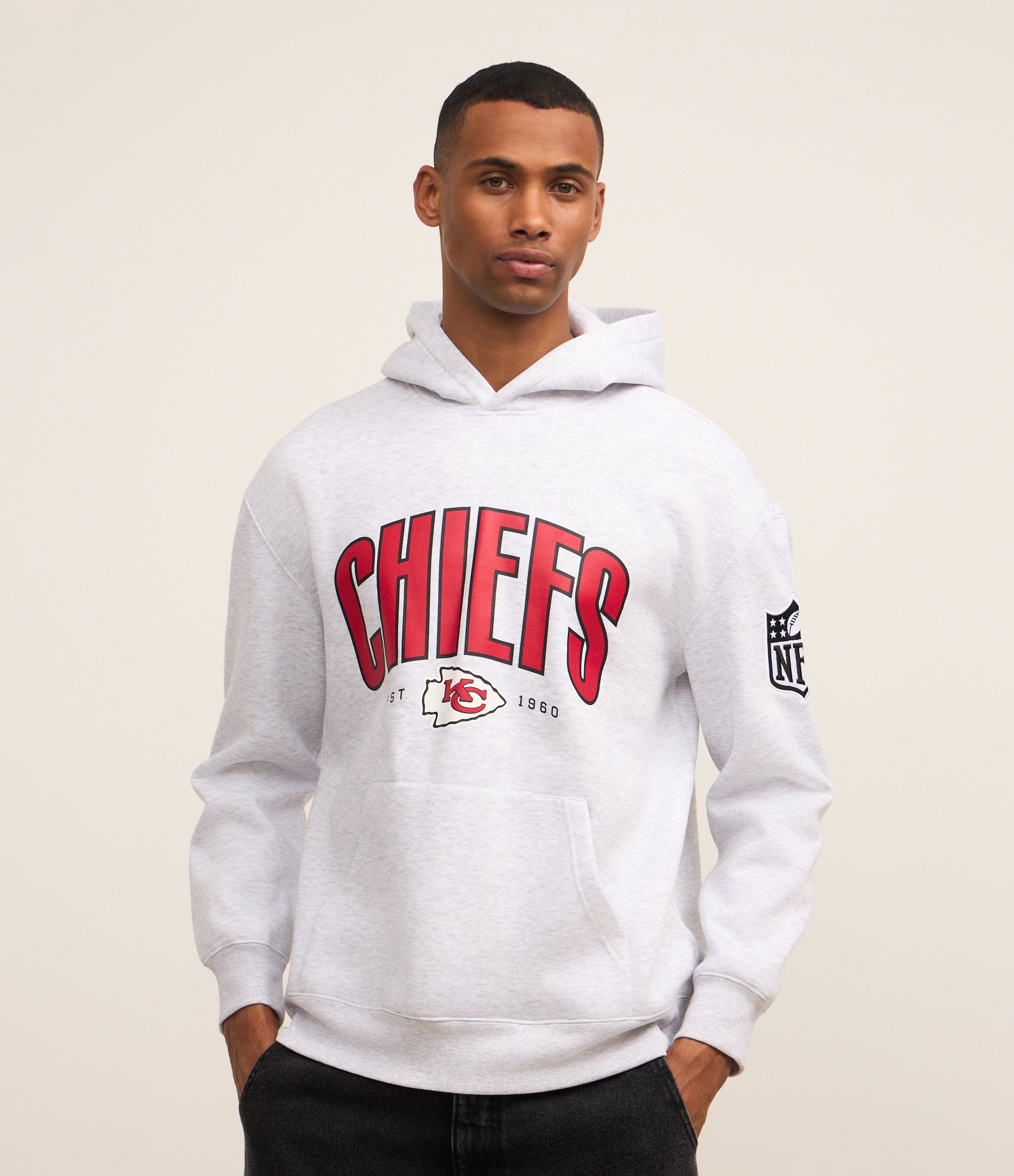 Blusão Relaxed em Fleece com Estampa NFL Chiefs Cinza 1